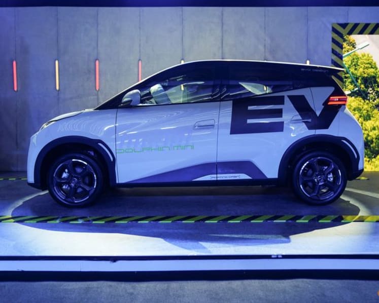 Commentary: Bans on electric cars and solar panels? It’s not so implausible