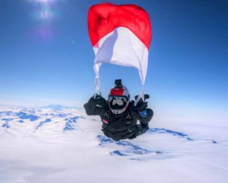 'I love free-falling': From Mount Everest to Antarctica, the sky's the limit for Indonesian female skydiver