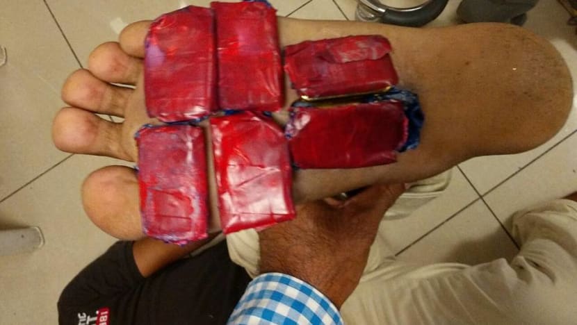 Man caught trying to smuggle 12 gold bars under his feet
