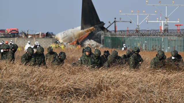 济州航空事故 仍有两人失踪 