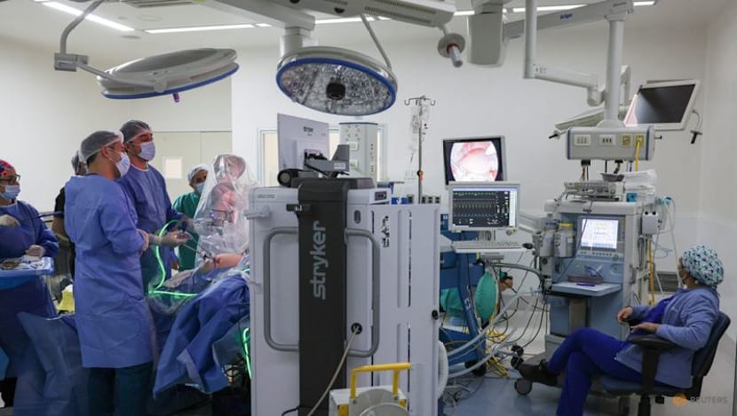AI-guided cameras make solo surgery possible in step towards surgical automation