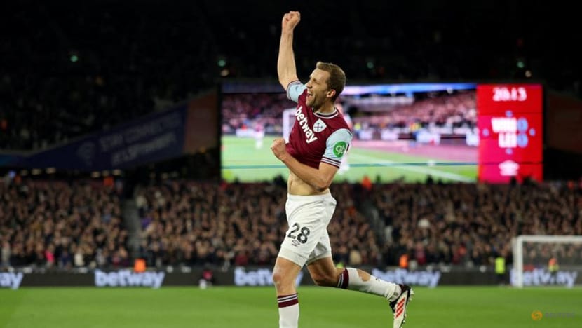 West Ham increase pressure on struggling Leicester with 2-0 win