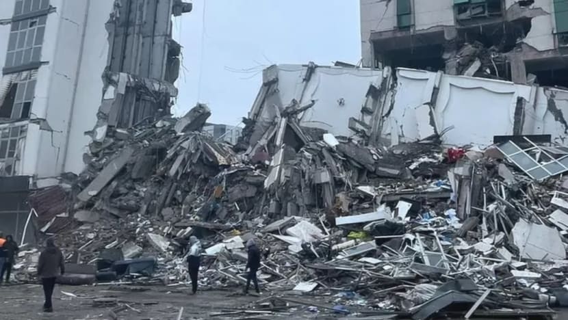 KILASAN: Lebih ramai mangsa terselamat ditemui, korban gempa Turki-Syria lepasi 12,000; UNESCO bimbang banyak tapak warisan Turki-Syria musnah susuli gempa; Disney berhentikan 7,000 pekerja, jumlah pelanggan penstriman terus merosot KILASAN: Lebih ramai mangsa terselamat ditemui, korban gempa Turki-Syria lepasi 12,000; UNESCO bimbang banyak tapak warisan Turki-Syria musnah susuli gempa; Disney berhentikan 7,000 pekerja, jumlah pelanggan penstriman terus merosot