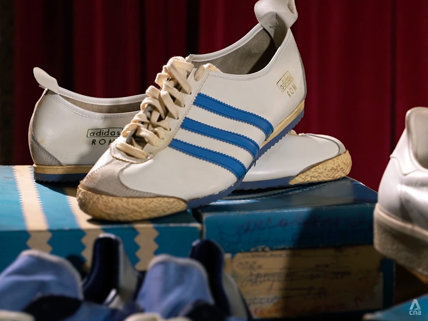 Adidas vintage rom top