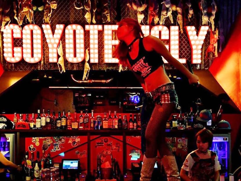 The Coyote Ugly Saloon franchise operates 26 outlets in the US, Britain, Russia, Germany, Ukraine, Kyrgyzstan and Japan. The Coyote Ugly Saloon franchise operates 26 outlets in the US, Britain, Russia, Germany, Ukraine, Kyrgyzstan and Japan.