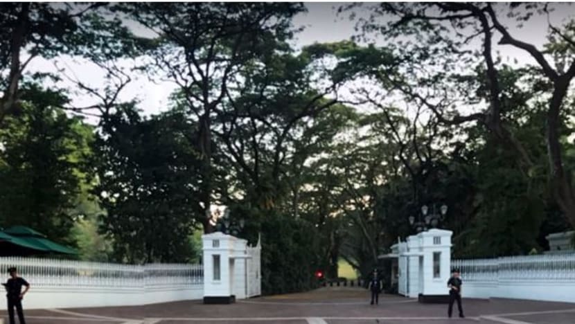 Remaja mengaku salah baling bata, botol kaca ke pekarangan Istana Remaja mengaku salah baling bata, botol kaca ke pekarangan Istana