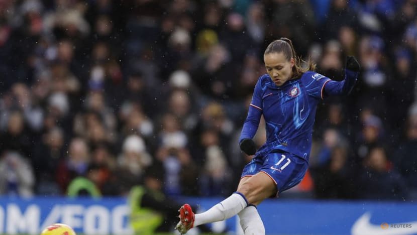 Reiten penalty gives Chelsea 1-0 win as Arsenal's McCabe sees red Reiten penalty gives Chelsea 1-0 win as Arsenal's McCabe sees red