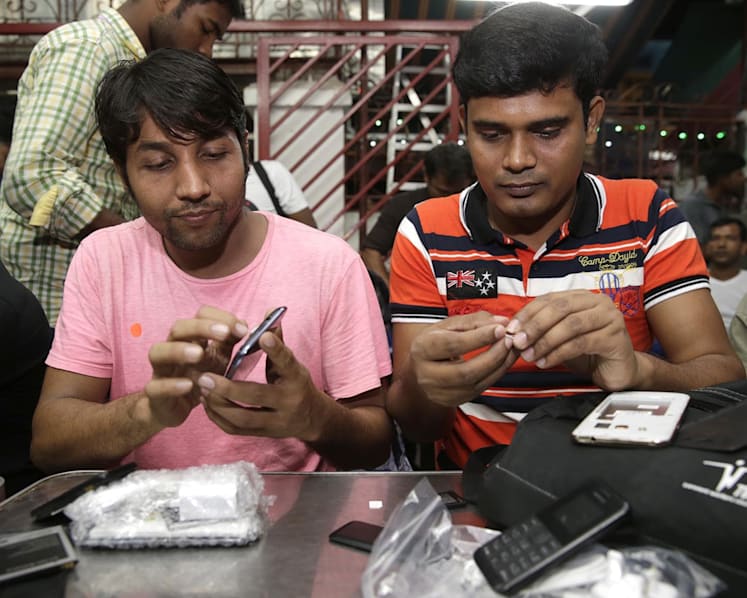 450 needy foreign workers set to get new phones ahead of 3G shift