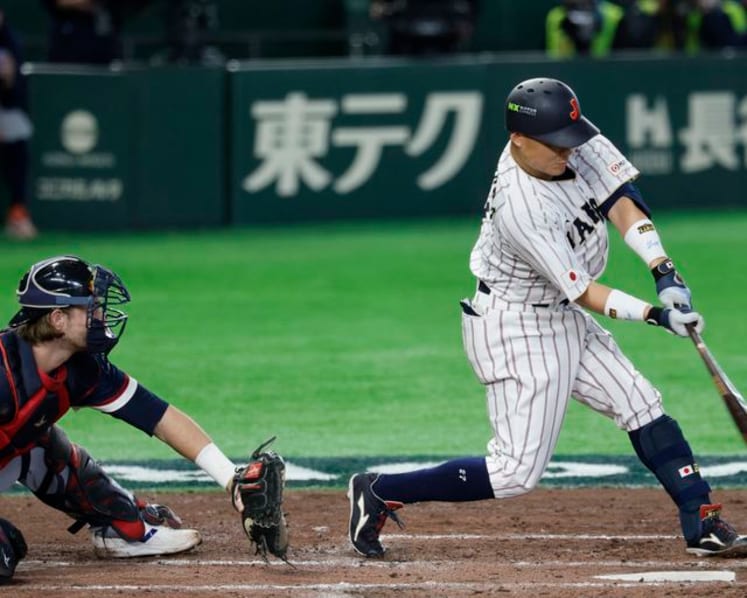 Baseball-Samurai Japan top gutsy Czech team on way to WBC playoffs