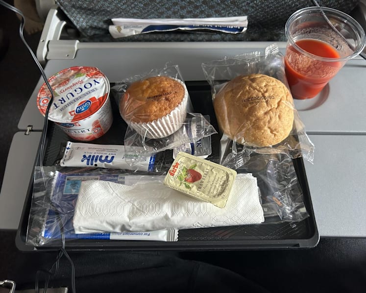 #trending: Former SIA cabin crew offers explanation on ‘pathetic’ in-flight breakfast, but netizens aren’t biting