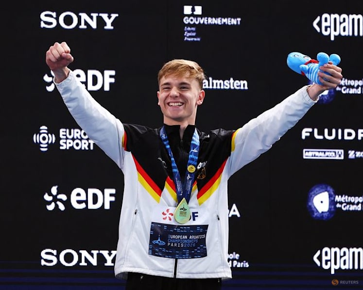 Germany's Liebmann smashes 1500m world record