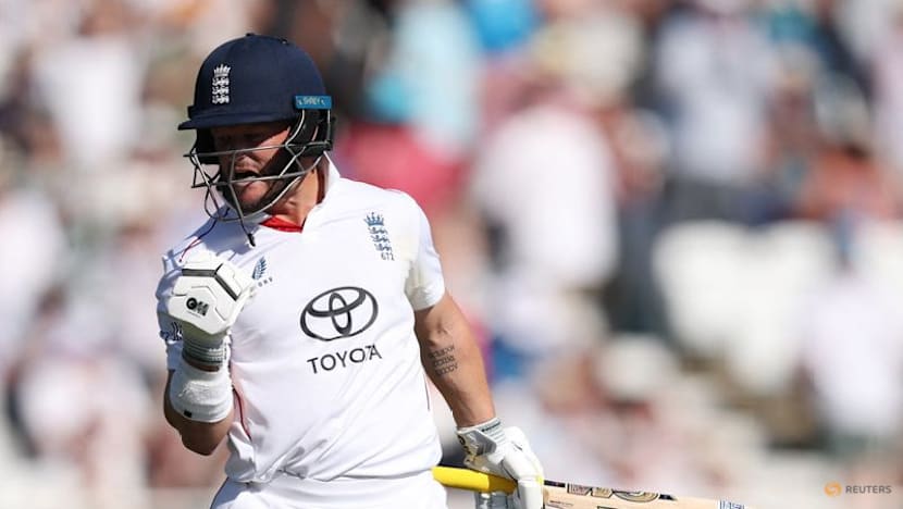 England roar back in second test with wickets for Stokes and century for Duckett