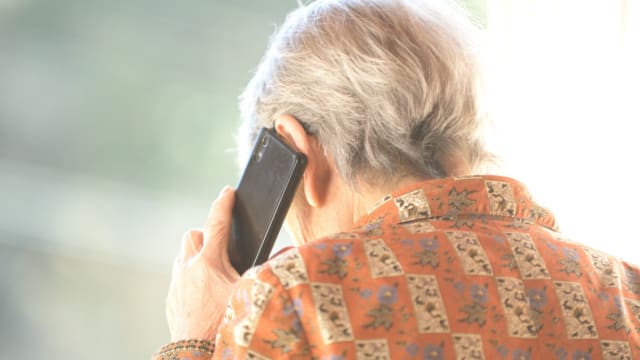 遭假冒警长诈骗 退休妇女损失近120万元