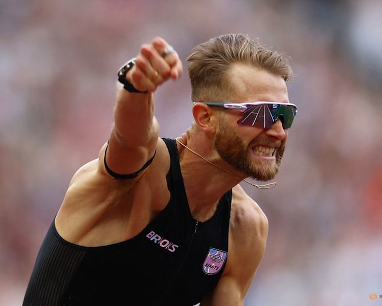 Britain's Kerr smashes long-standing world mile record