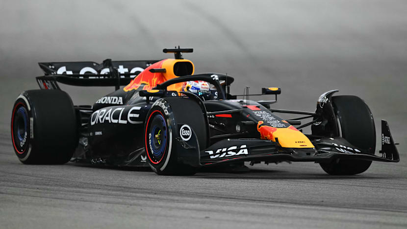 2 வினாடிகளில் 4 சக்கரங்களை  மாற்றவேண்டும் - F1 இரவுக் கார்பந்தயம் - சில தகவல்கள்