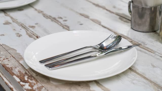 吃饭前先用开水烫一烫餐具，真的能杀菌吗？