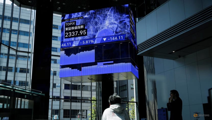 Asian stocks waver, dollar sags under weight of Trump tariffs, US Fed uncertainty Asian stocks waver, dollar sags under weight of Trump tariffs, US Fed uncertainty