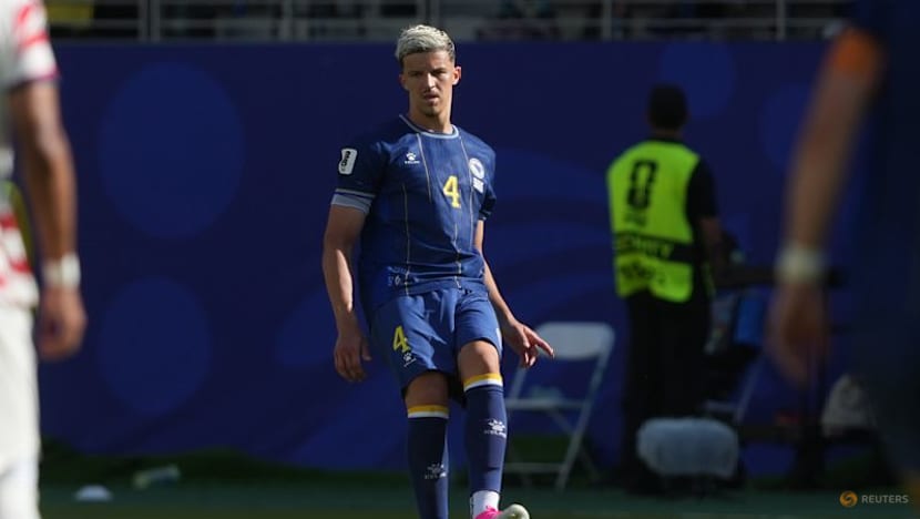 Leeds sign defender Tarik Muharemovic from Sassuolo