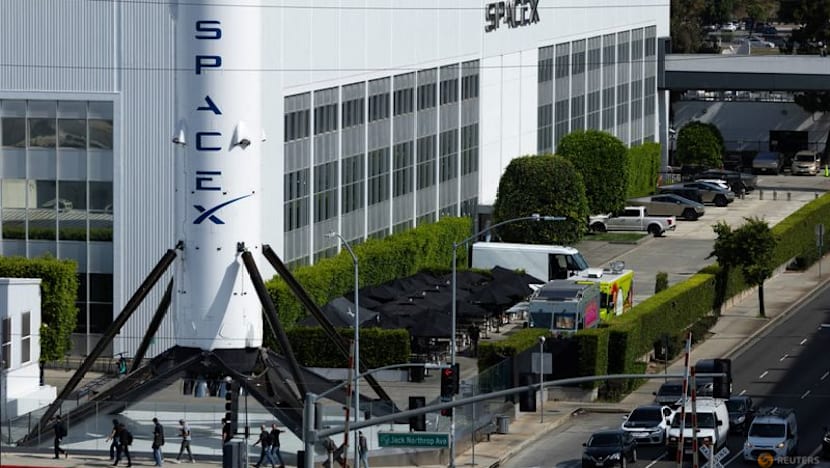 Exclusive-SpaceX refinanced debt with stopgap $20 billion loan before IPO filing