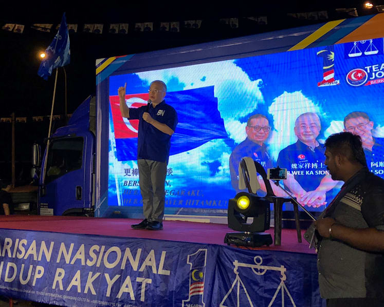 In hot seat of Ayer Hitam, veteran Malaysian minister takes aim at parachuted DAP candidate
