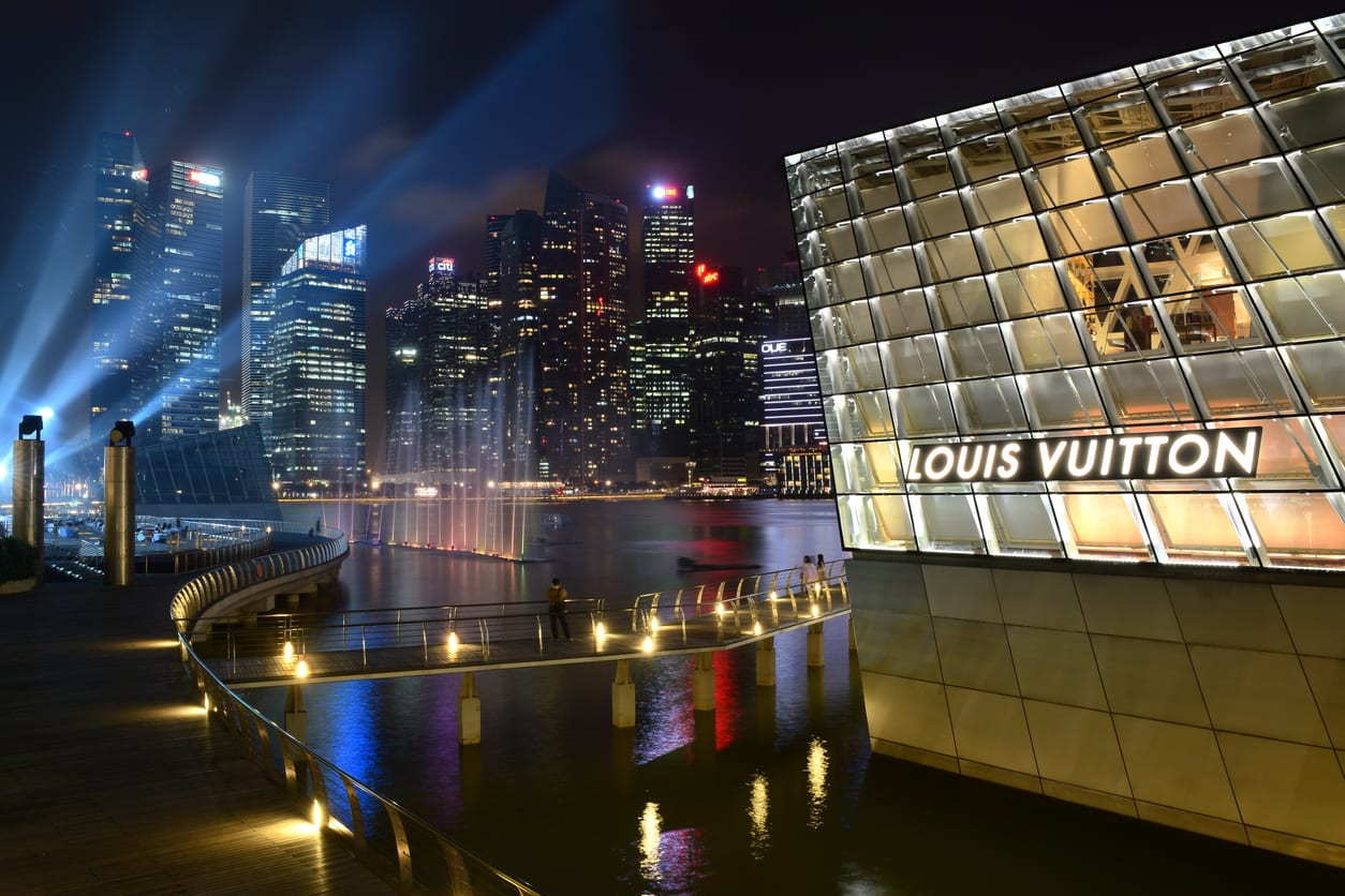 欧洲第一！中国需求回升法国奢侈品巨头LVMH市值首破5000亿美元- 8world