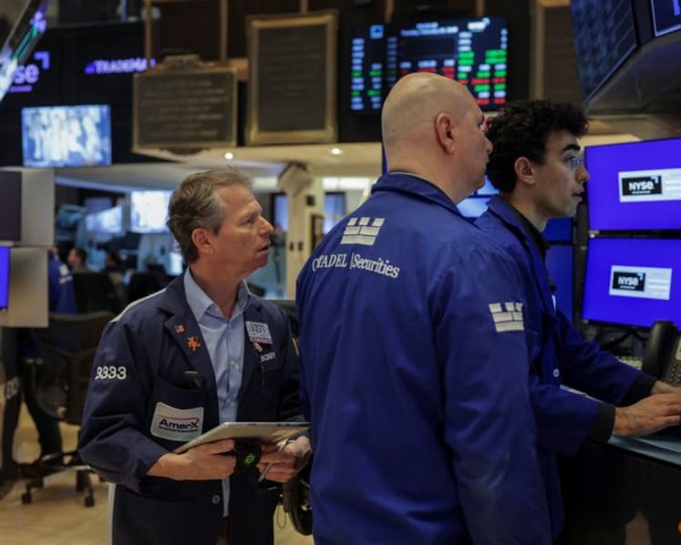 US stock futures waver as Nvidia's blockbuster results draw muted response