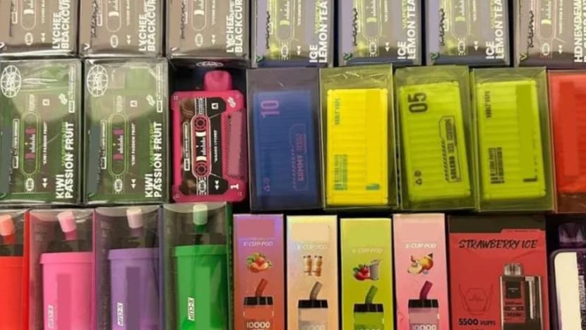 2 remaja antara 4 individu diberkas di Pusat Pemeriksaan Tuas kerana seludup vape dari Johor Bahru 2 remaja antara 4 individu diberkas di Pusat Pemeriksaan Tuas kerana seludup vape dari Johor Bahru