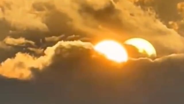 中国四川现“双太阳” 网民：难怪天气那么热