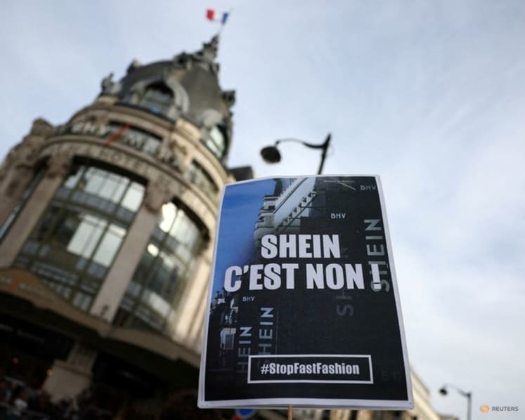 EU says digital platforms in EU should not allow porn or weapons 