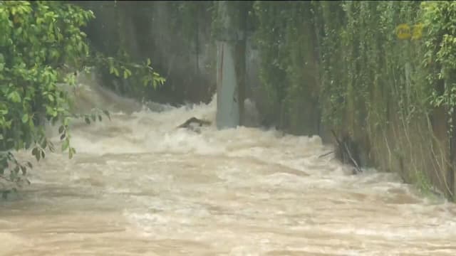 全岛午后下起雷阵雨  武吉知马路多处因豪雨淹水