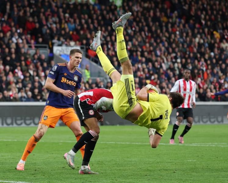 Newcastle's miserable away form continues with 3-1 loss at Brentford