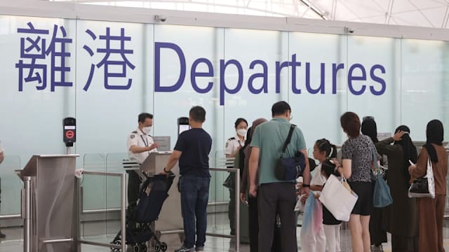 香港机场两日揭四宗违禁品案 四旅客携伸缩棍及胡椒喷雾被捕