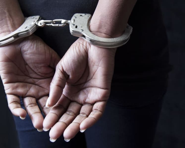 1 week's jail for woman, 34, who performed unlicensed home-based lip reduction surgery 