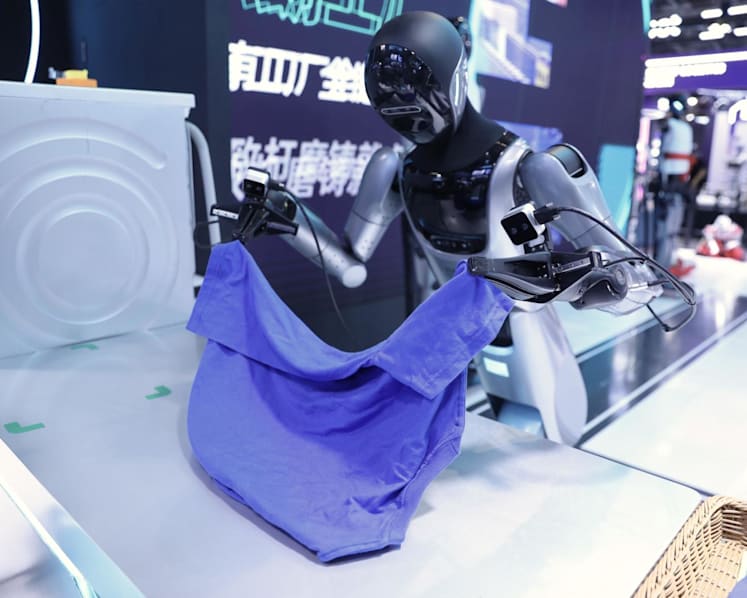 From laundry rooms to convenience stores: Humanoids at China's World AI Conference