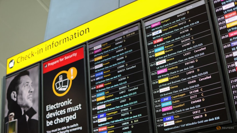 UK airports disrupted by radar fault in air traffic control system