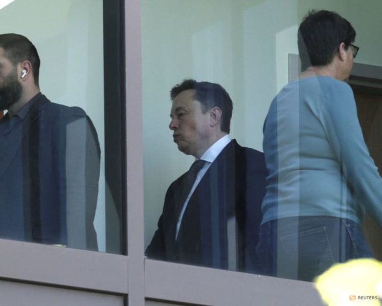 Elon Musk returns to witness stand for cross-examination by OpenAI's lawyer