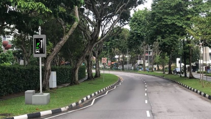 Papan LCD di Lorong Ah Soo beri amaran kepada pemandu tentang kehadiran bas