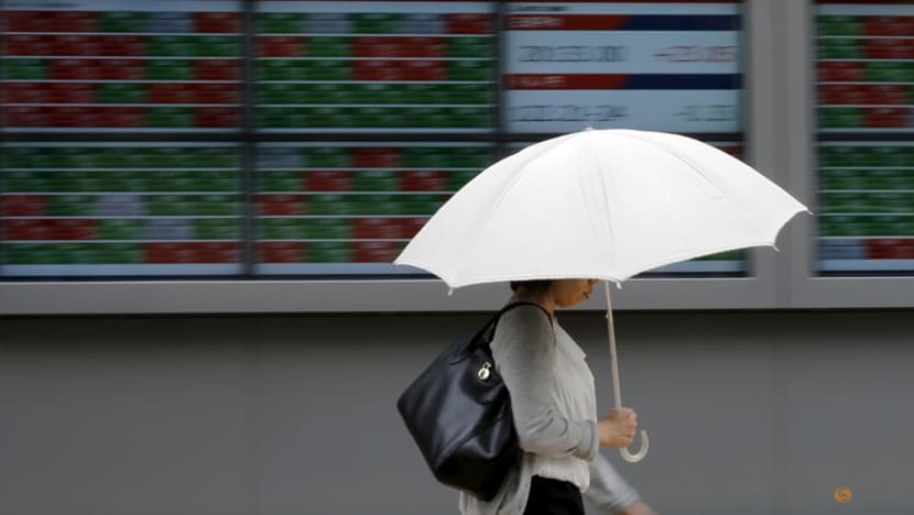 Shares dip, oil up as investors wrestle with Iran risks Shares dip, oil up as investors wrestle with Iran risks