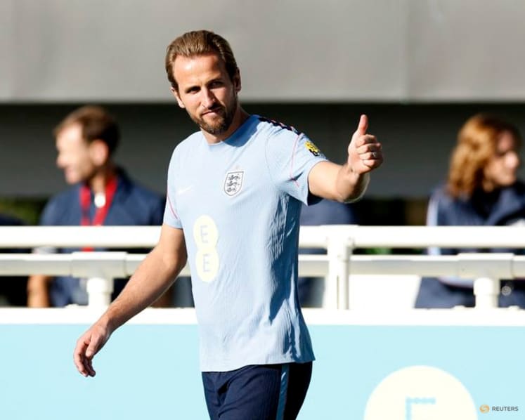 Kane considers NFL kicking career after soccer