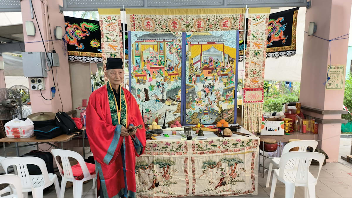 【958印象古早】铃声渐弱:从“破地狱”仪式看喃呒师傅与“即将落幕”的引渡文化 - 8world