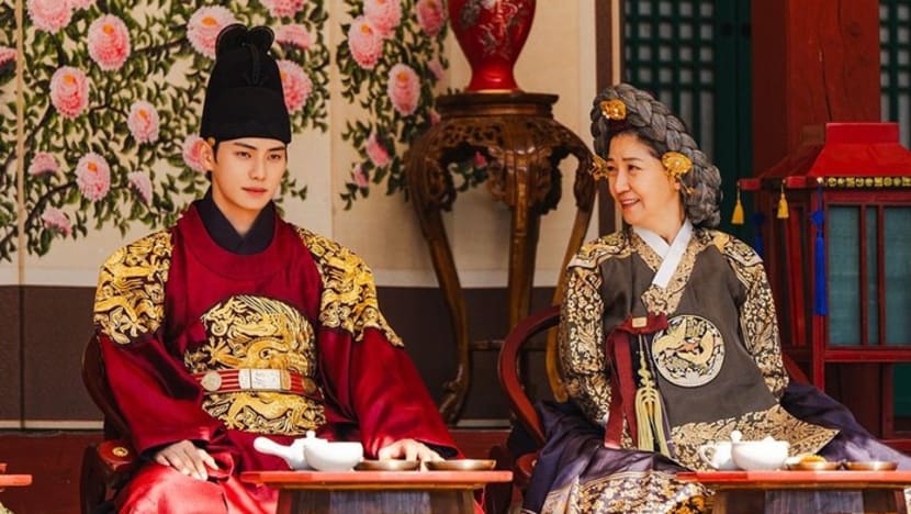 Sinopsis Bon Appetit, Your Majesty: Lee Chae-min jadi raja tiran, benarkah ada teori time-loop dan reinkarnasi?