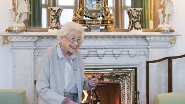 医生忧其健康 英女王继续接受医学监察 