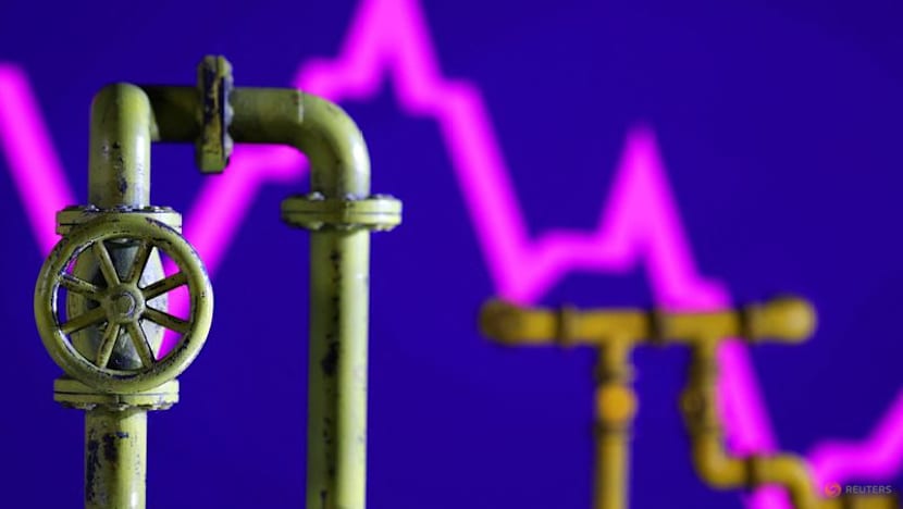 Oil settles 1.6% lower after Gaza ceasefire