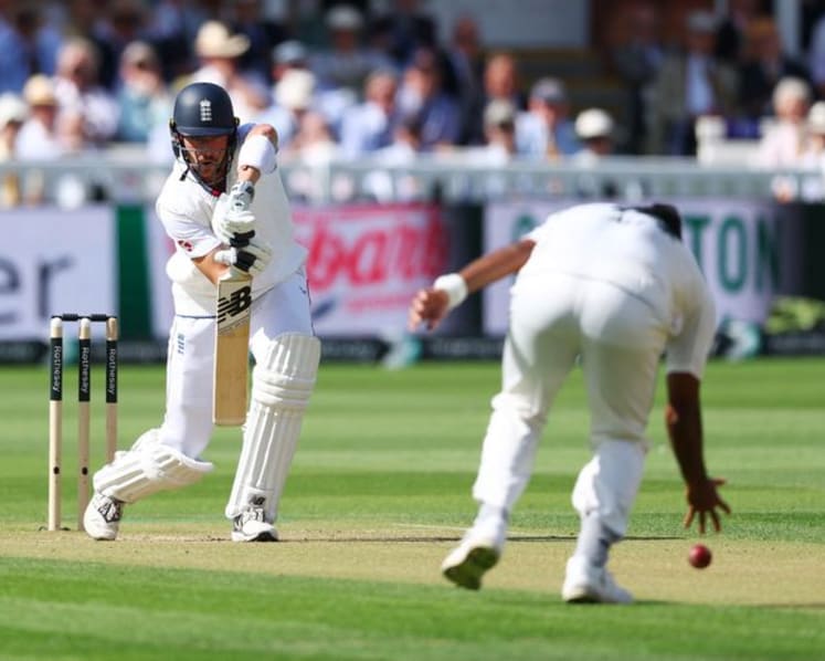 England in total control at Lord's after Pakistan crumble