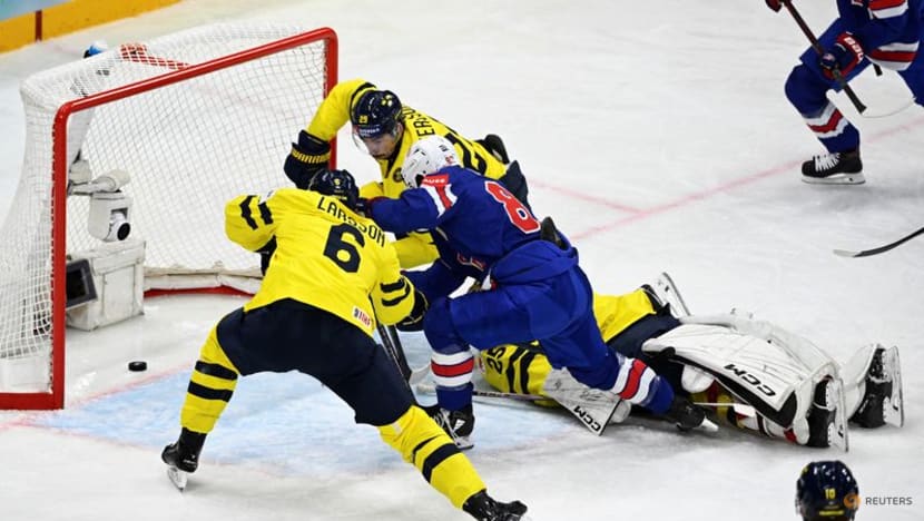 Ice hockey-US thrash Sweden 6-2 to advance to world championship final