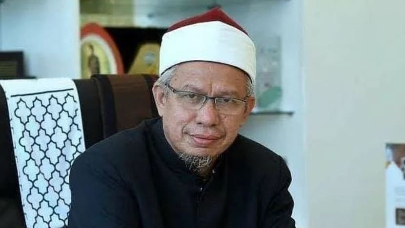 Dr Zulkifli Mohamad Al-Bakri dilantik jadi Menteri di Jabatan PM; mufti pertama duduki Kabinet M'sia Dr Zulkifli Mohamad Al-Bakri dilantik jadi Menteri di Jabatan PM; mufti pertama duduki Kabinet M'sia