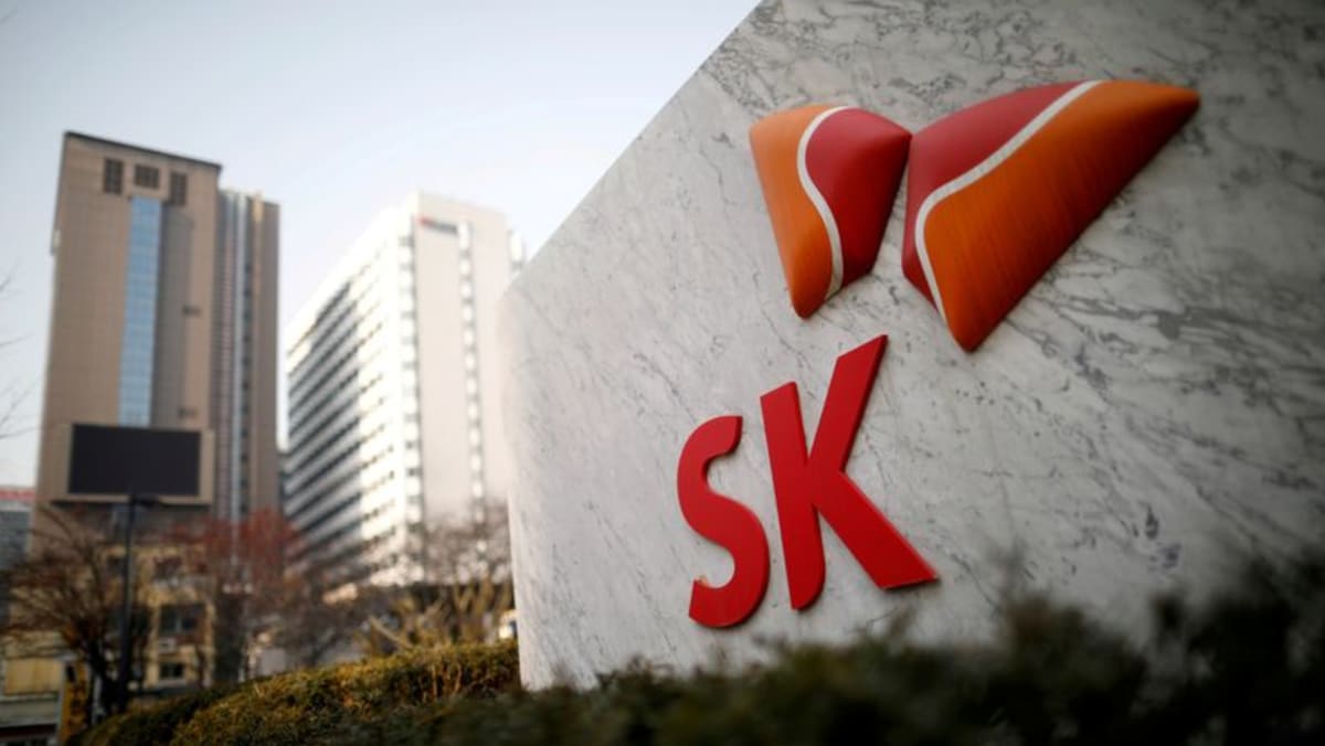 SK Innovation sinks to Q1 operating loss, sees refining margins improving - Channel News Asia (Picture 1)