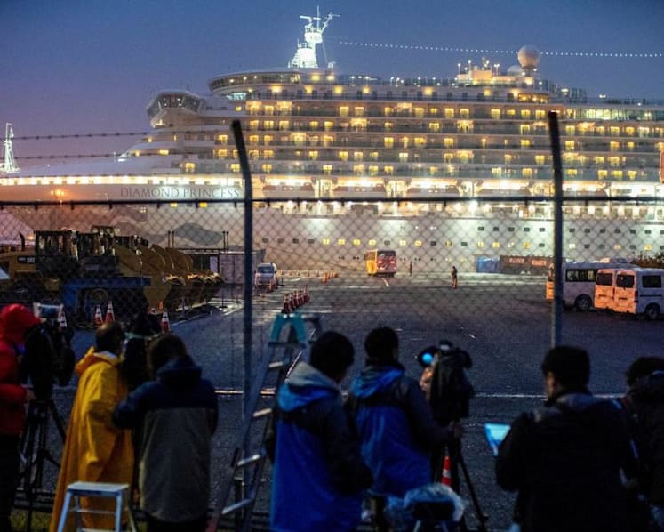 How do cruise ships deal with viral outbreaks and health crises?