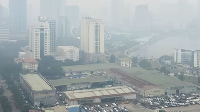 越南河内被烟霾笼罩 当局吁能源与重工业减产