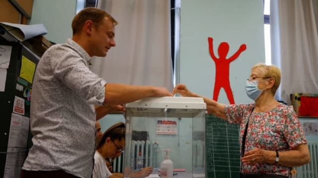 法国举行国民议会选举第一轮投票